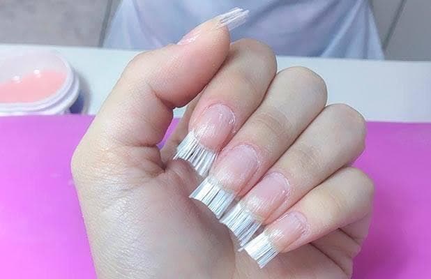 Curso de Unhas em Fibra de Vidro — técnica de alongamento de unhas com Luany Reis